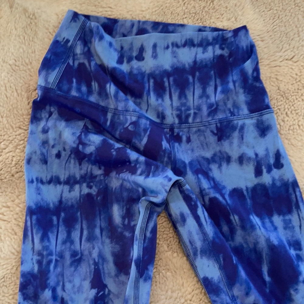 Lulu Lemon Aligns blue tie die 25”
